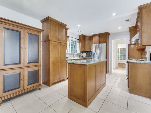 6608 Robin Willow Court, Dallas, TX 75248