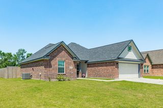 326 Yorktown Avenue, Clute, TX 77531