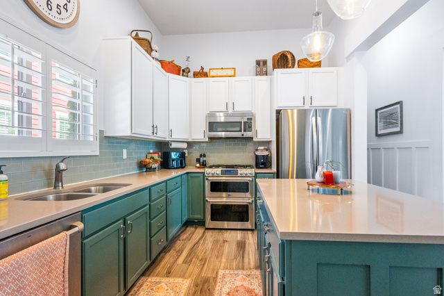 10388 S SPLIT ROCK DR, South Jordan, UT 84095