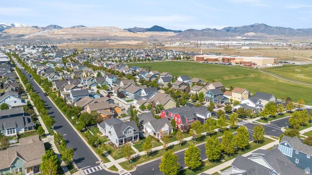 10388 S SPLIT ROCK DR, South Jordan, UT 84095