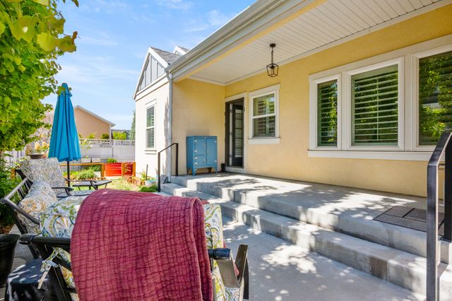 10388 S SPLIT ROCK DR, South Jordan, UT 84095