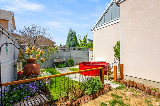 10388 S SPLIT ROCK DR, South Jordan, UT 84095