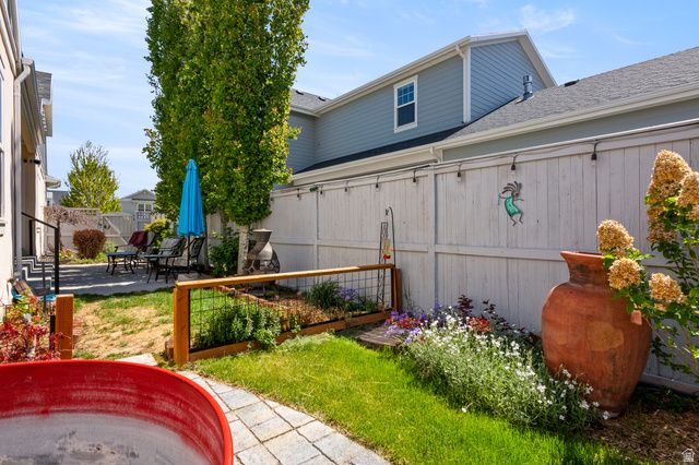 10388 S SPLIT ROCK DR, South Jordan, UT 84095