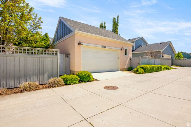 10388 S SPLIT ROCK DR, South Jordan, UT 84095