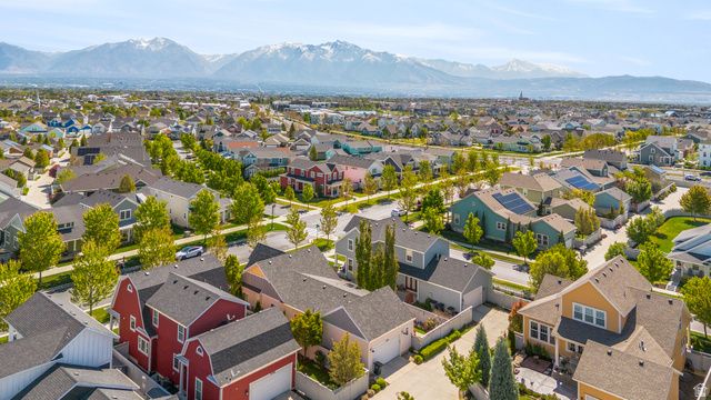 10388 S SPLIT ROCK DR, South Jordan, UT 84095