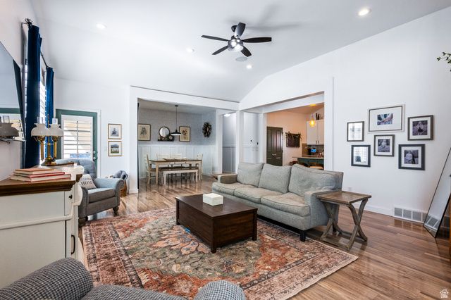 10388 S SPLIT ROCK DR, South Jordan, UT 84095