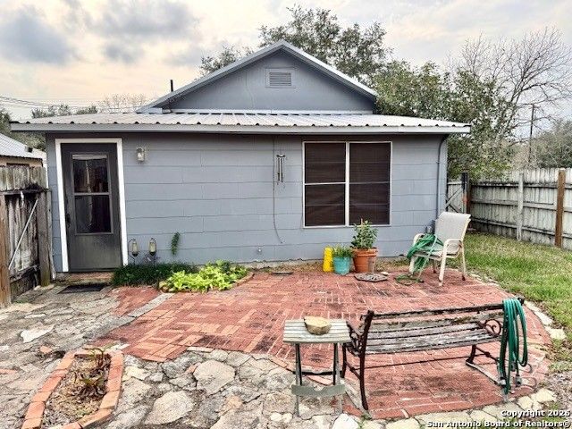 304 N Tyler St, Beeville, TX 78102