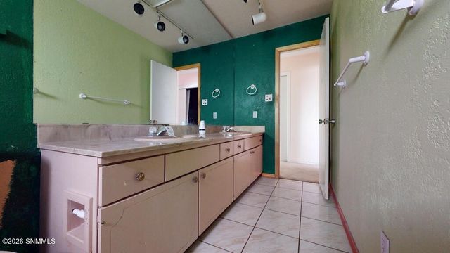 2045 Arlington Avenue, Las Cruces, NM 88001
