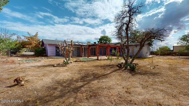 2045 Arlington Avenue, Las Cruces, NM 88001