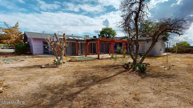 2045 Arlington Avenue, Las Cruces, NM 88001