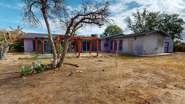 2045 Arlington Avenue, Las Cruces, NM 88001