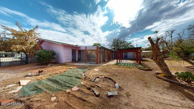 2045 Arlington Avenue, Las Cruces, NM 88001