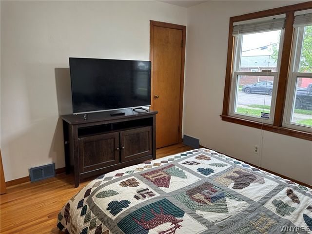 688 78th Street, Niagara Falls, NY 14304