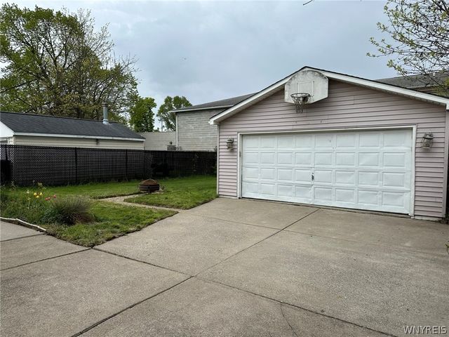 688 78th Street, Niagara Falls, NY 14304