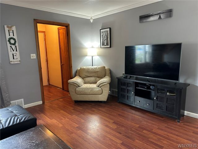 688 78th Street, Niagara Falls, NY 14304
