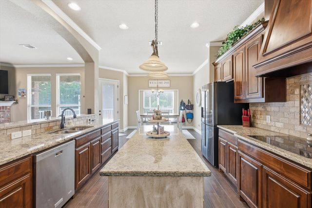 160 Kelly Drive, Waxahachie, TX 75167