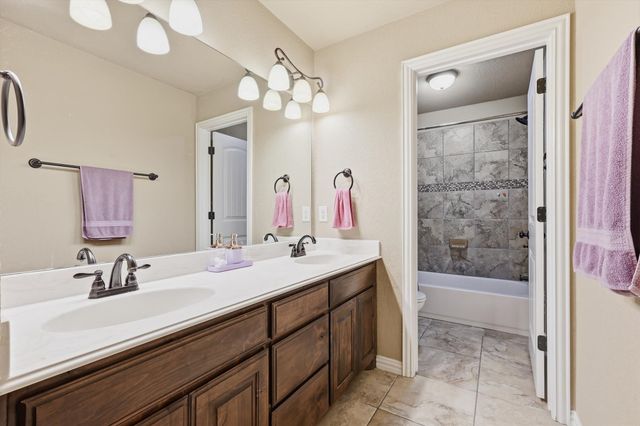 160 Kelly Drive, Waxahachie, TX 75167