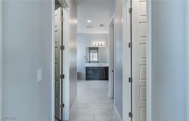 8233 Sweetwater Creek Way, Las Vegas, NV 89113