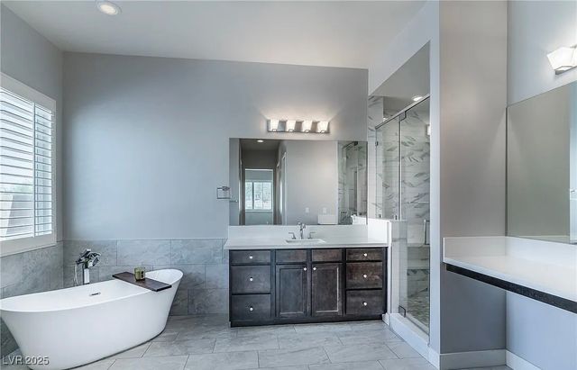 8233 Sweetwater Creek Way, Las Vegas, NV 89113