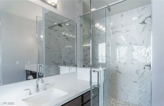 8233 Sweetwater Creek Way, Las Vegas, NV 89113