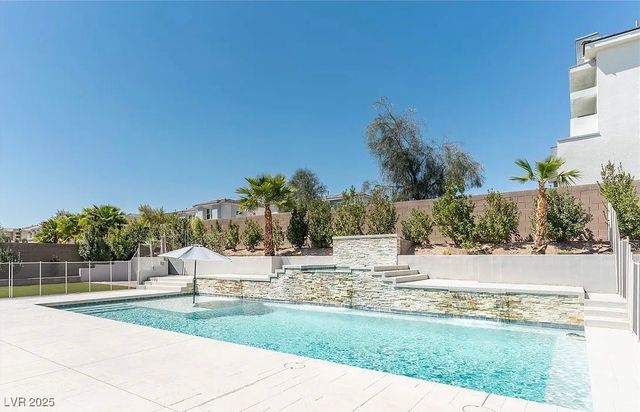 8233 Sweetwater Creek Way, Las Vegas, NV 89113