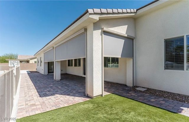 8233 Sweetwater Creek Way, Las Vegas, NV 89113