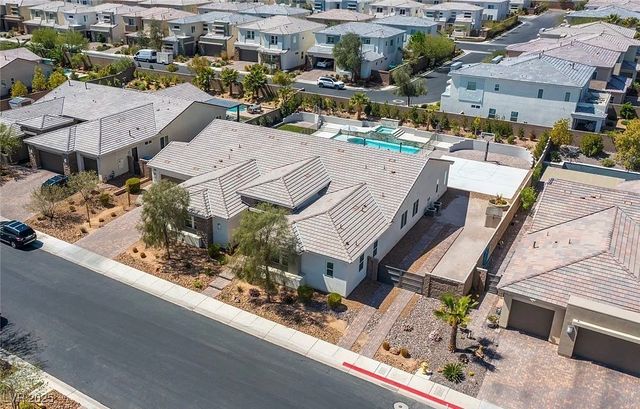 8233 Sweetwater Creek Way, Las Vegas, NV 89113