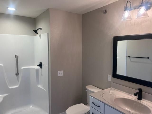 4916 Woodland Park Drive, Eau Claire, WI 54701