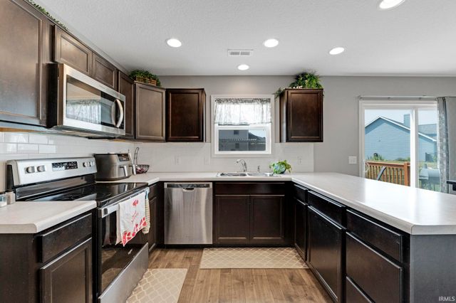 10216 Runabay Cove, New Haven, IN 46774