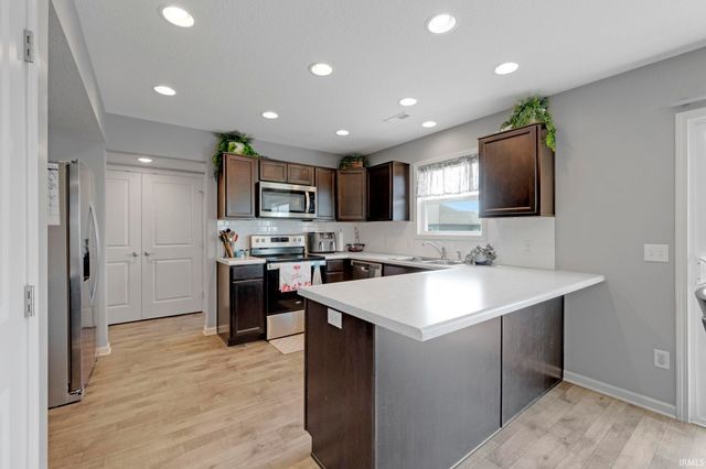 10216 Runabay Cove, New Haven, IN 46774