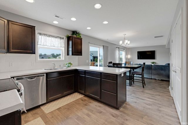10216 Runabay Cove, New Haven, IN 46774
