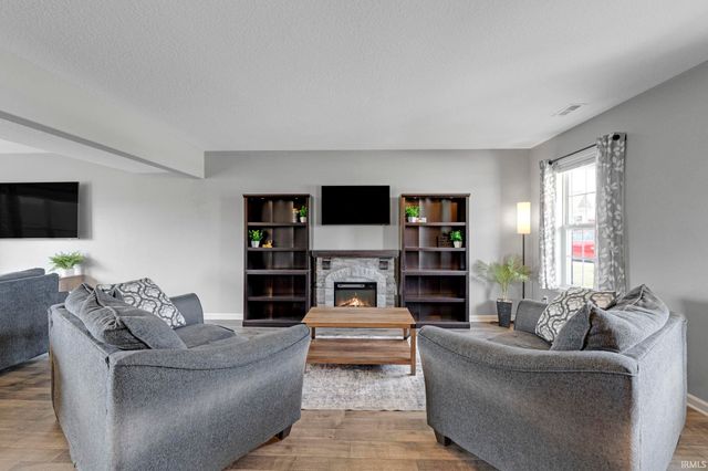 10216 Runabay Cove, New Haven, IN 46774