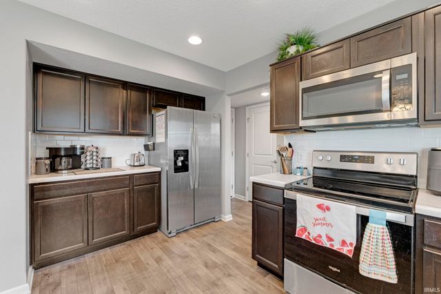 10216 Runabay Cove, New Haven, IN 46774
