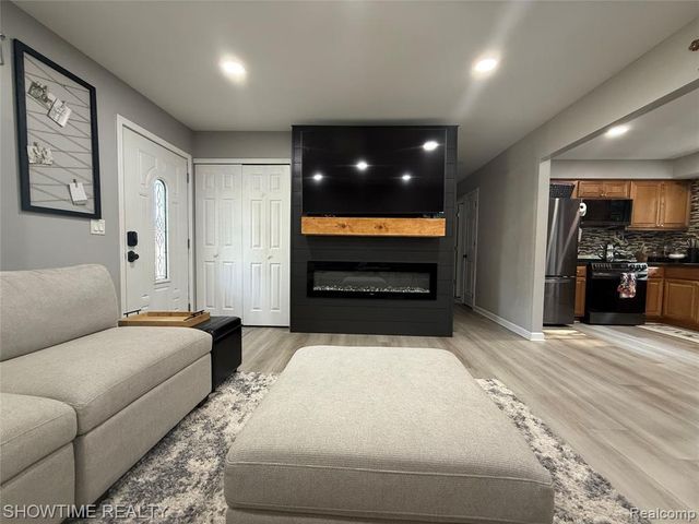 41617 Clayton Street, Clinton Township, MI 48038