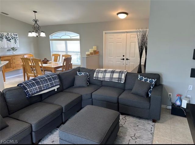 1804 NW 20th PL, Cape Coral, FL 33993