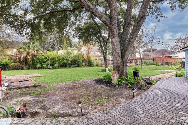 4449 Shady Lake Drive, Seabrook, TX 77586