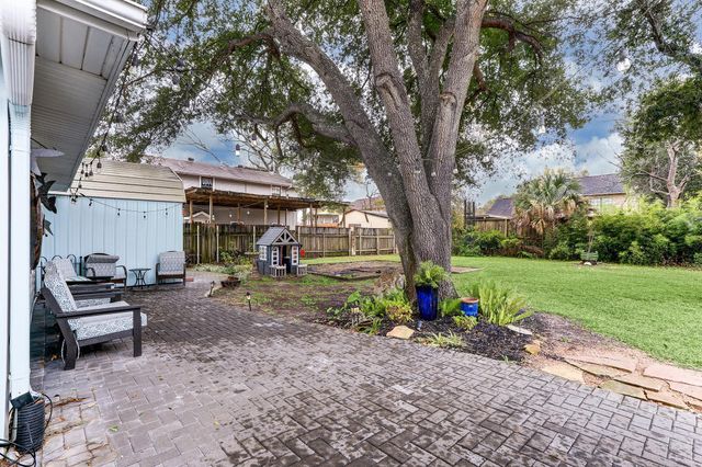 4449 Shady Lake Drive, Seabrook, TX 77586