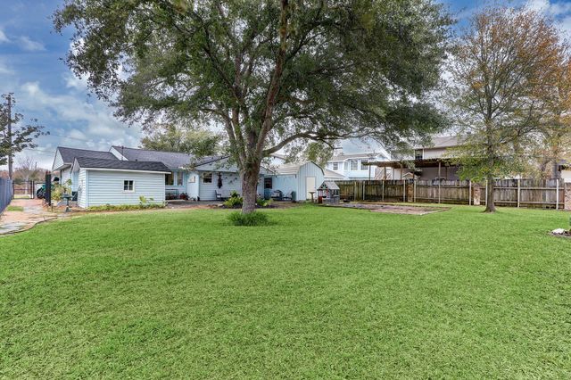 4449 Shady Lake Drive, Seabrook, TX 77586