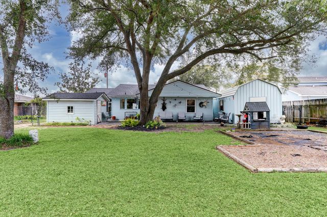 4449 Shady Lake Drive, Seabrook, TX 77586