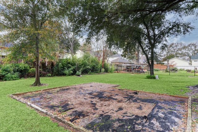 4449 Shady Lake Drive, Seabrook, TX 77586