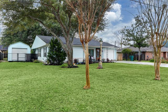 4449 Shady Lake Drive, Seabrook, TX 77586