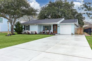 4449 Shady Lake Drive, Seabrook, TX 77586