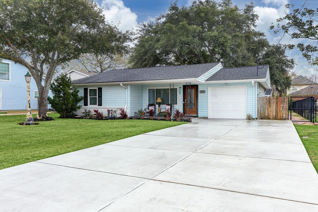 4449 Shady Lake Drive, Seabrook, TX 77586