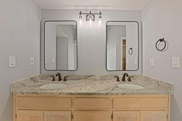 868 Cinnamon Teal Ct, Manteca, CA 95337