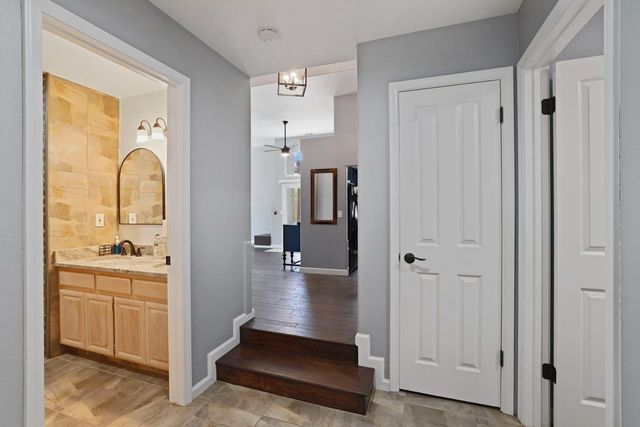 868 Cinnamon Teal Ct, Manteca, CA 95337