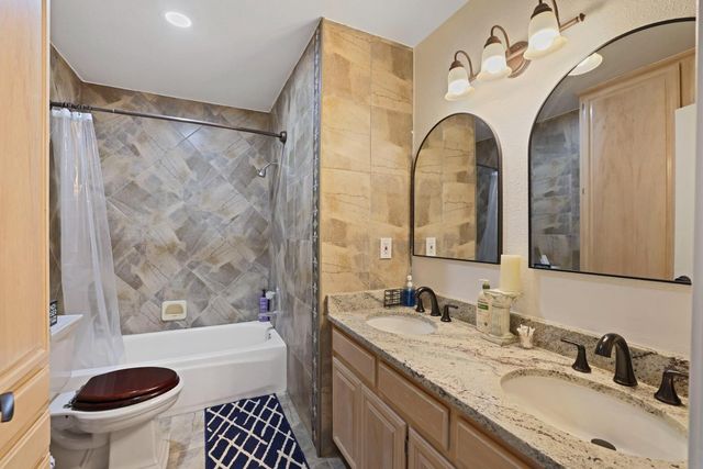868 Cinnamon Teal Ct, Manteca, CA 95337