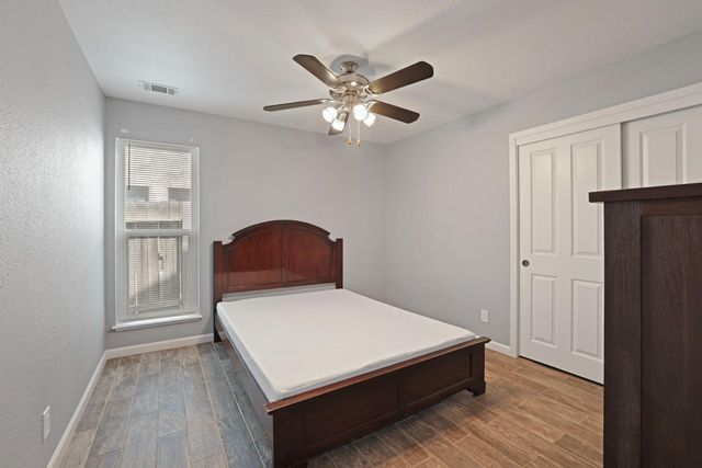 868 Cinnamon Teal Ct, Manteca, CA 95337