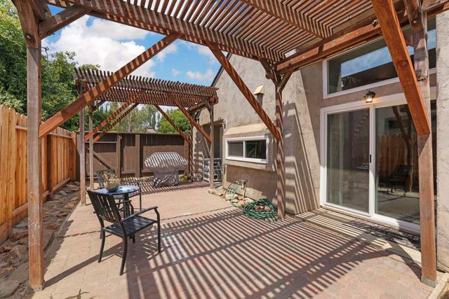 868 Cinnamon Teal Ct, Manteca, CA 95337