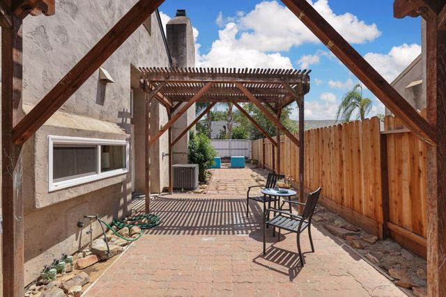 868 Cinnamon Teal Ct, Manteca, CA 95337
