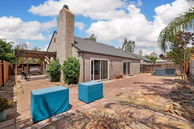 868 Cinnamon Teal Ct, Manteca, CA 95337